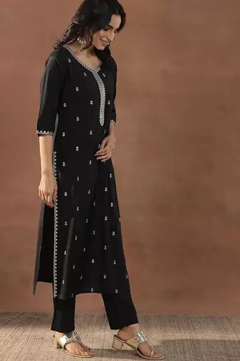 women floral embroidered regular kurta with trousers & with dupatta