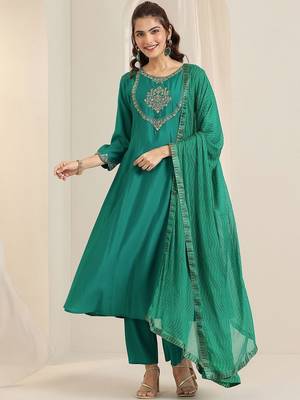 women ethnic motifs embroidered a-line kurta with trousers & dupatta 1