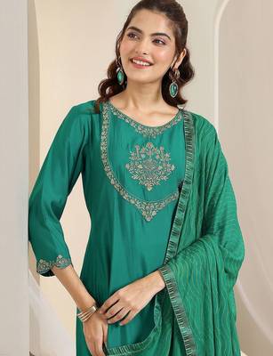 women ethnic motifs embroidered a-line kurta with trousers & dupatta 2