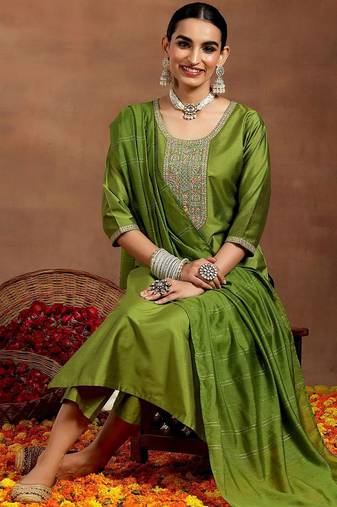 ethnic motifs yoke design sequinned straight kurta with trousers & dupatta