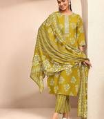 women floral printed regular thread work kurta with trousers & with dupatta