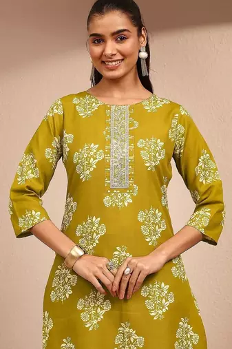 women floral printed regular thread work kurta with trousers & with dupatta