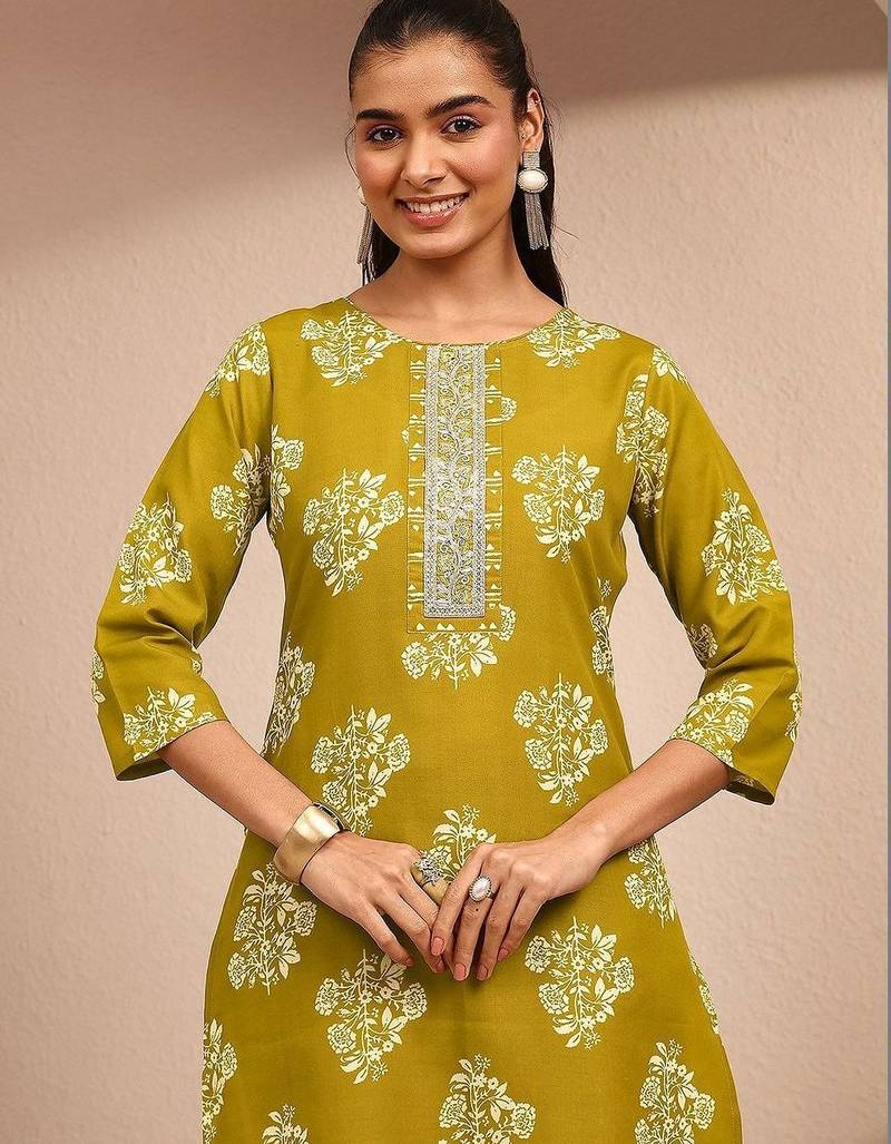 women floral printed regular thread work kurta with trousers & with dupatta