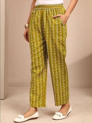 women floral printed regular thread work kurta with trousers & with dupatta 7