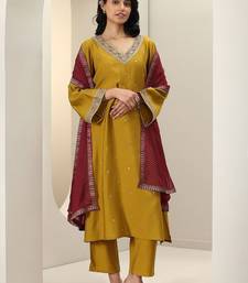 women ethnic motifs embroidered kurta with trousers & dupatta