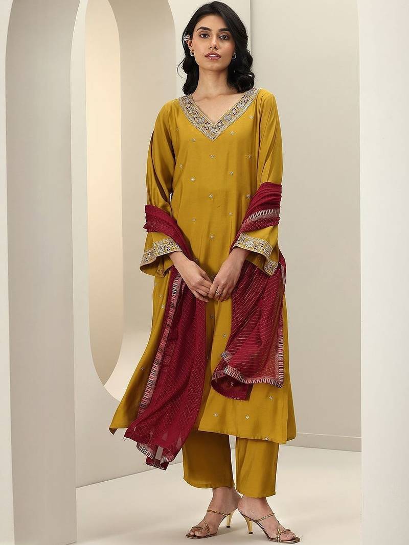 women ethnic motifs embroidered kurta with trousers & dupatta