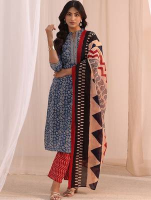 women geometric printed kurta with trousers & dupatta 1