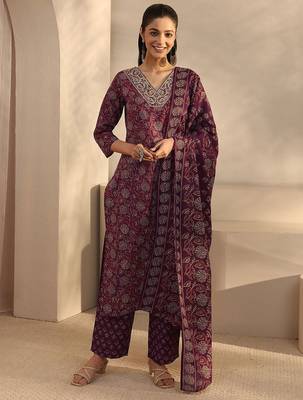 women floral printed regular kurta with trousers & with dupatta 1