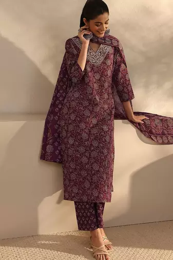 women floral printed regular kurta with trousers & with dupatta