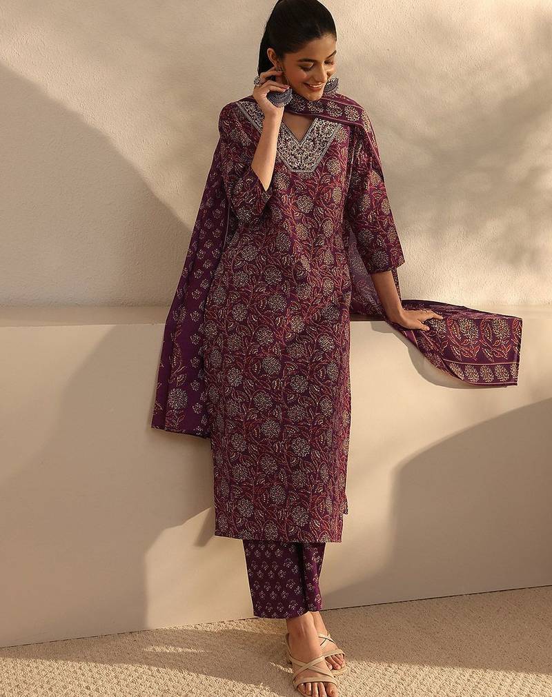 women floral printed regular kurta with trousers & with dupatta