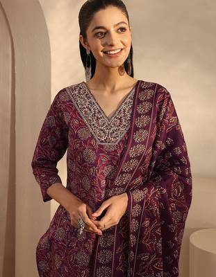 women floral printed regular kurta with trousers & with dupatta 6