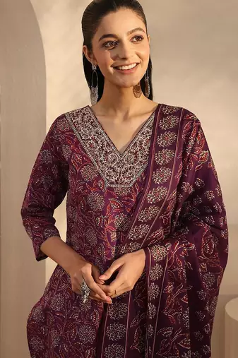 women floral printed regular kurta with trousers & with dupatta
