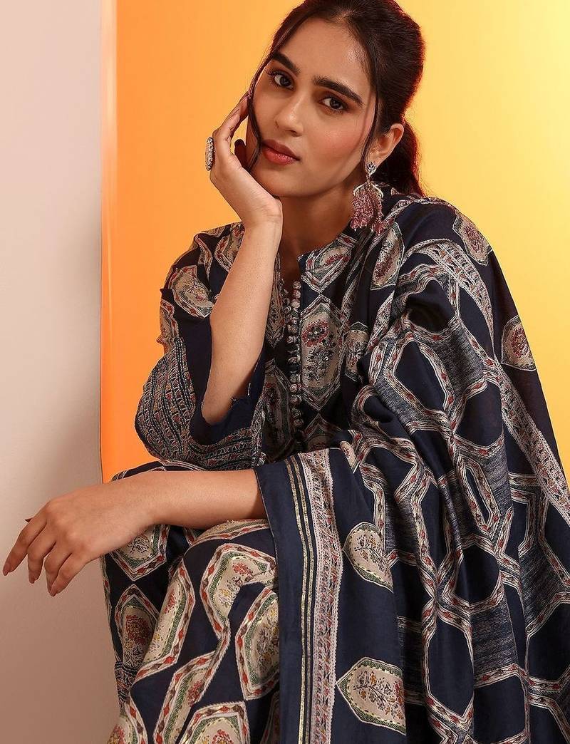 women ethnic motifs embroidered regular kurti with palazzos & with dupatta