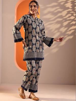 women ethnic motifs embroidered regular kurti with palazzos & with dupatta 1
