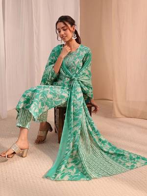 women floral printed regular thread work kurta with trousers & with dupatta 1