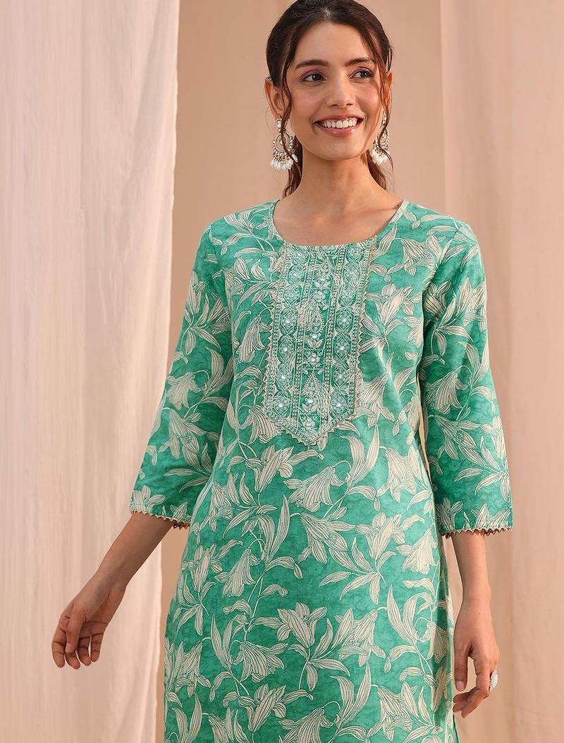women floral printed regular thread work kurta with trousers & with dupatta