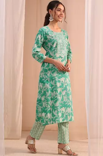 women floral printed regular thread work kurta with trousers & with dupatta