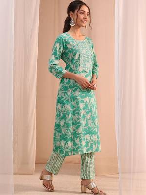 women floral printed regular thread work kurta with trousers & with dupatta 6