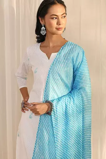 women ethnic motifs regular thread work kurta with trousers & with dupatta