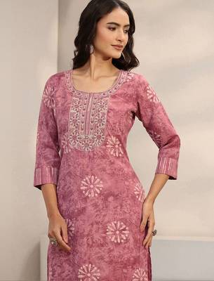 women ethnic motifs printed regular thread work kurta with trousers & with dupatta 3