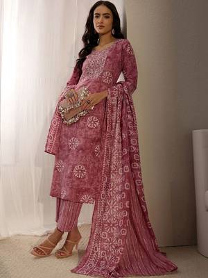 women ethnic motifs printed regular thread work kurta with trousers & with dupatta 5