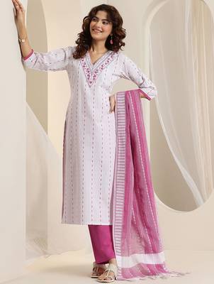 women ethnic motifs printed kurta with trousers & dupatta 1