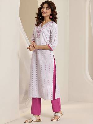 women ethnic motifs printed kurta with trousers & dupatta 4