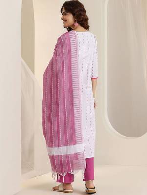 women ethnic motifs printed kurta with trousers & dupatta 5