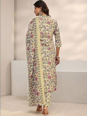 women floral printed regular thread work kurta with trousers & with dupatta 4