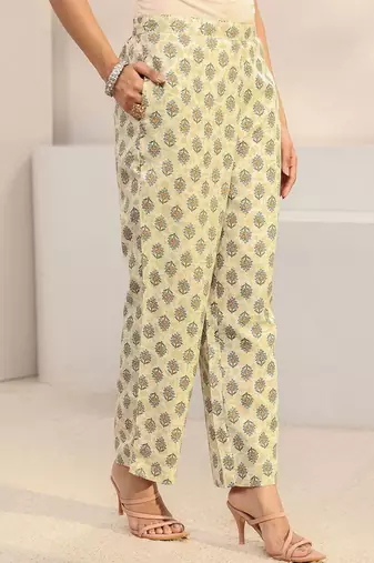 women floral printed regular thread work kurta with trousers & with dupatta