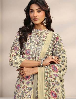 women floral printed regular thread work kurta with trousers & with dupatta 7
