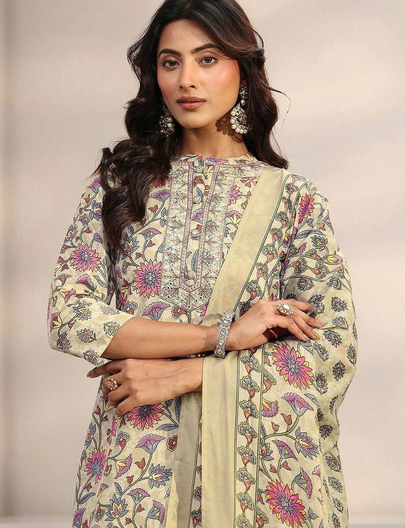 women floral printed regular thread work kurta with trousers & with dupatta