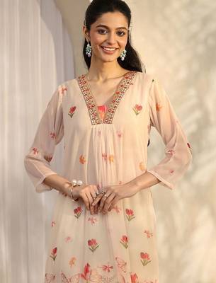 women floral printed regular thread work kurta with trousers & with dupatta 2