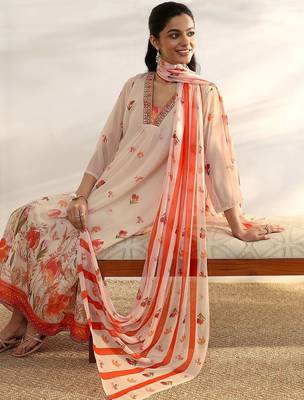 women floral printed regular thread work kurta with trousers & with dupatta 7
