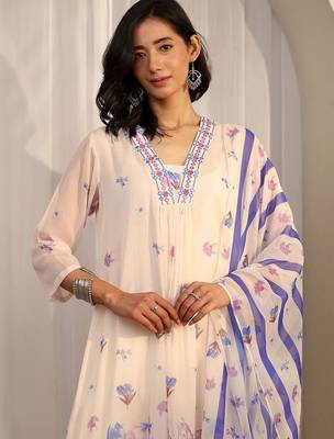 women floral printed regular thread work kurta with trousers & with dupatta 2