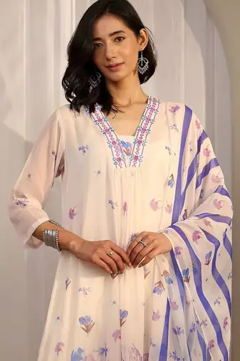 women floral printed regular thread work kurta with trousers & with dupatta