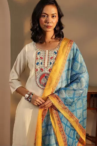 women ethnic motifs embroidered regular thread work chanderi silk kurta with trousers & with dupatta