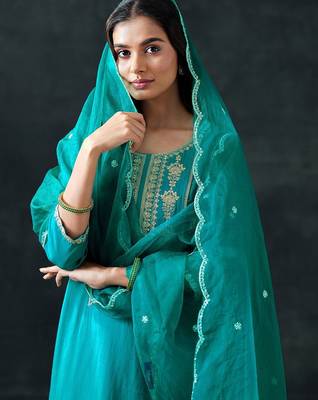 women ethnic motifs yoke design regular kurta with trousers & dupatta 2