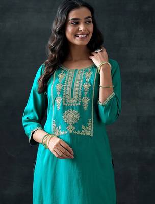 women ethnic motifs yoke design regular kurta with trousers & dupatta 6