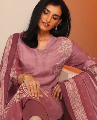 women floral printed regular kurta with trousers & with dupatta 2