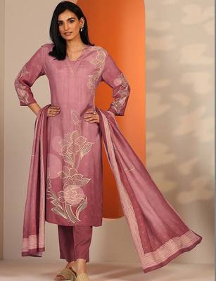 women floral printed regular kurta with trousers & with dupatta 1