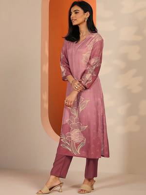 women floral printed regular kurta with trousers & with dupatta 3