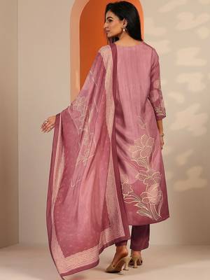 women floral printed regular kurta with trousers & with dupatta 6