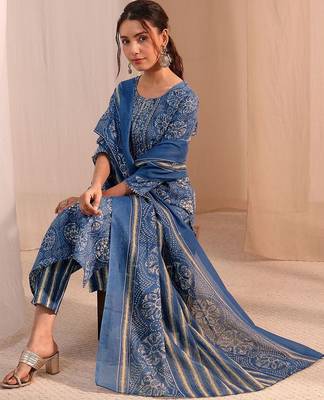 women ethnic motifs printed regular kurta with trousers & with dupatta 1