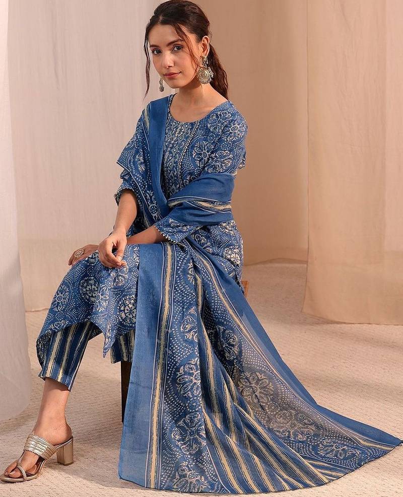 women ethnic motifs printed regular kurta with trousers & with dupatta