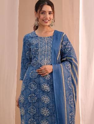 women ethnic motifs printed regular kurta with trousers & with dupatta 4