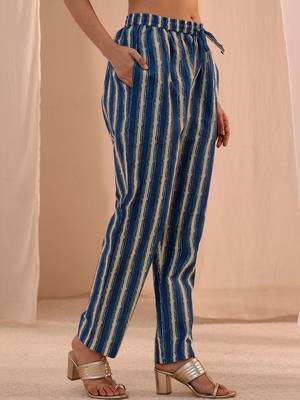 women ethnic motifs printed regular kurta with trousers & with dupatta 5