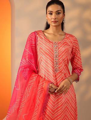 women bandhani printed kurta with trouser & dupatta 3