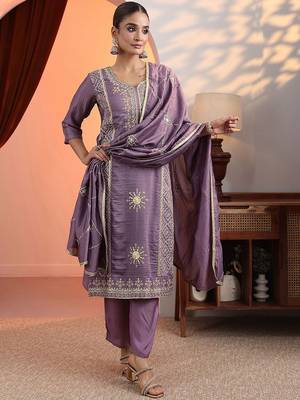 women ethnic motifs embroidered regular kurta with trousers & dupatta 3