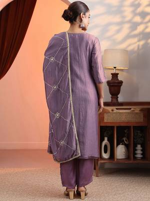 women ethnic motifs embroidered regular kurta with trousers & dupatta 4